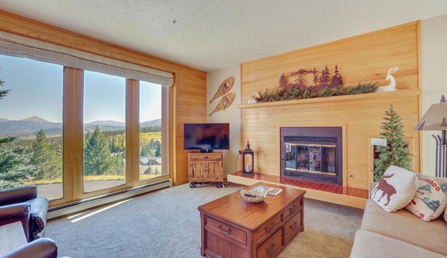 Cozy Condo w/Balcony & Mtn Views in Silverthorne