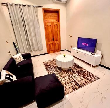 Cozy homes by Joyce Private Gated ,2 bedroom Home - 2mins walk to the Zanzibar Airport , 10 Mins to Stonetown