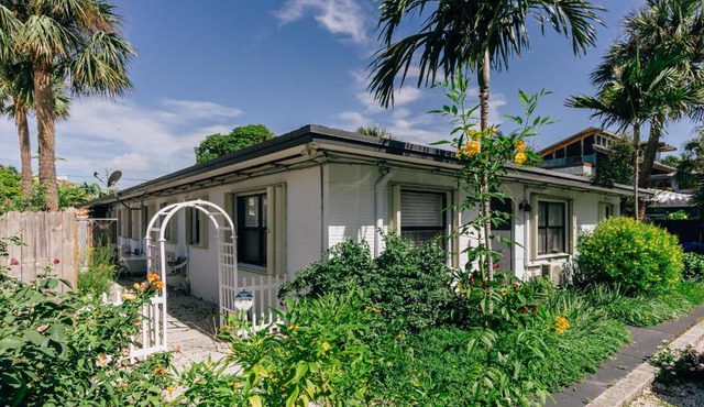 Cozy private studio 2 blocks from Pompano Beach