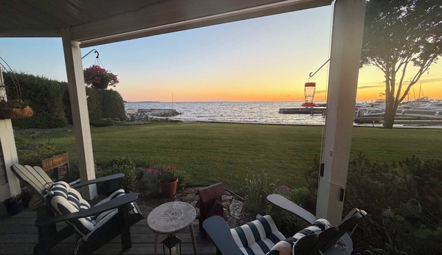 Cozy Sister Bay Waterfront! Ground level porch, lawn, pier, bay, garage parking