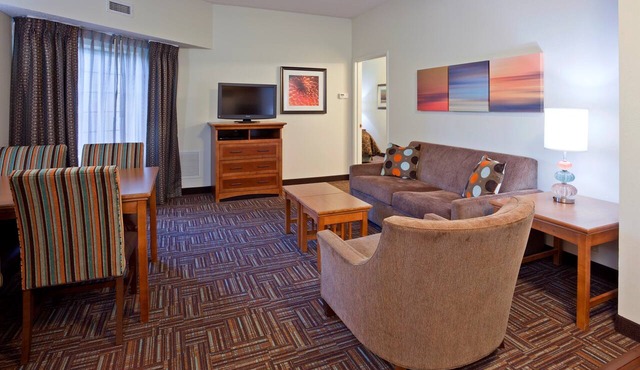 Cozy Suite in Eagan | Free Wifi, Parking & Gym!