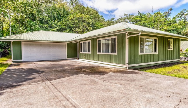 Delightful home with private W/D, desk workspace, & a great location