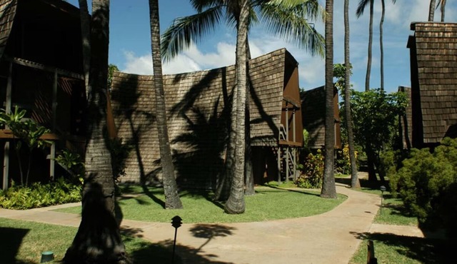 Deluxe Family Room: Spacious Garden Views, Comfort for All at Hotel Molokai
