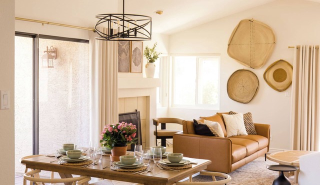 Design-Forward Gem, Heated Pool + Hot Tub, King Bed, Superhost, Flexible