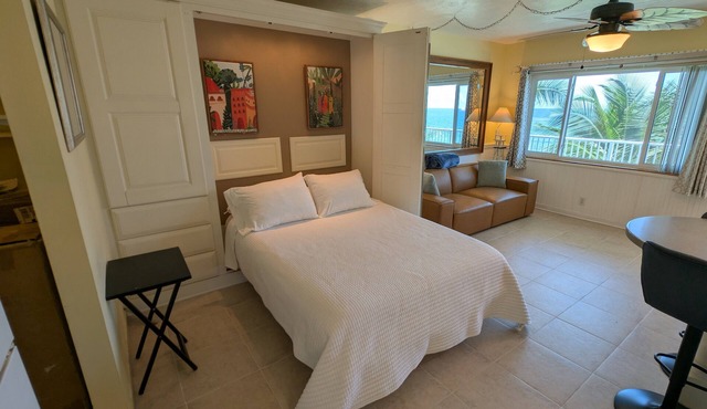 Direct Oceanfront Escape with Spectacular Views!