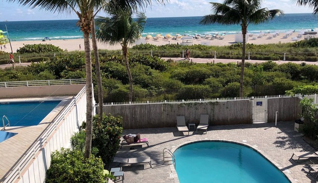 Directly on the beach with Free beach lounges. Best location in South Beach!