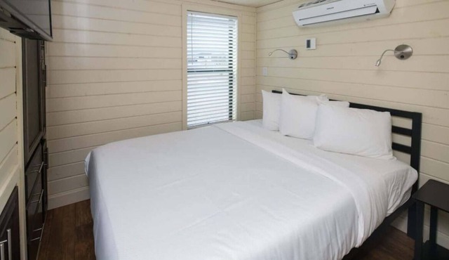 Dive Into Your Dream Vacation! 2 Spacious Units, Outdoor Pool, FREE Parking!