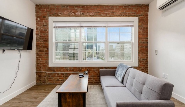 Downtown Access 1BR, Comfortable & Pet-Ready!