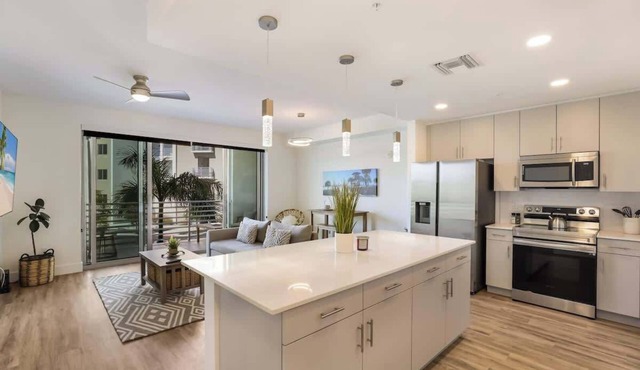 Downtown Oasis: Poolside Condo, Patio & Gym