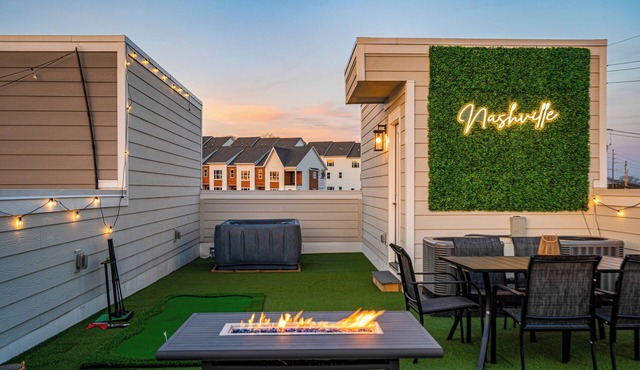 Downtown Views Rooftop Hot Tub Sleeps 18 - Holiday Home