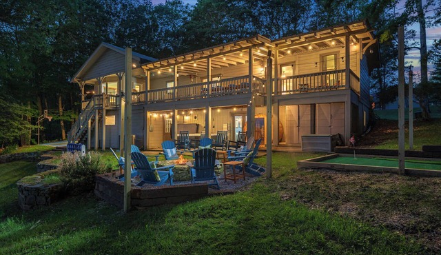 Epic Home Sleeps 20-Basketball Court-Hot Tub-Sauna