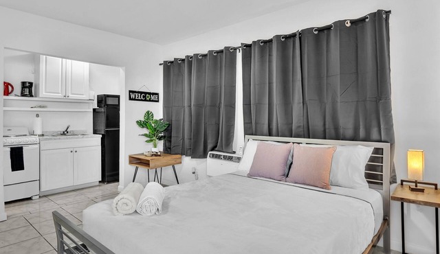 Executive Studio Suite @ Hollywood Beach Blvd