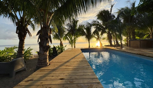 Exquisite Bungalow With Beachfront Jacuzzi