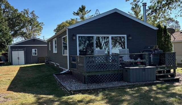 Family friendly cottage on the bay!