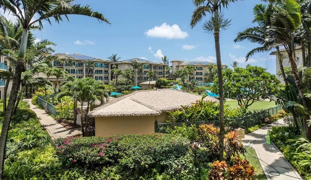 Family & Friends Getaway! 4 Relaxing Units, Kitchen, Lanai, Pool, Free Parking