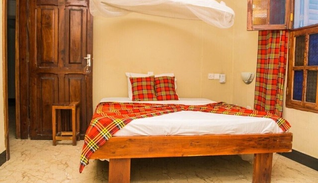 Featuring free WiFi, Rooftop Cafe ,close to ferry terminal & City attractions 2