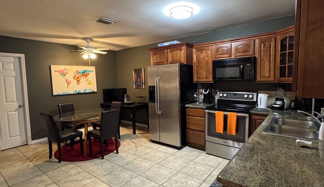 FIFA ready Awesome 2-bedroom corporate apartment with AC in Hollywood Gated WiFi