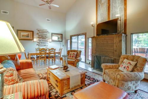 Fire Pit, Peaceful Porch! Family Cabin By Old Town