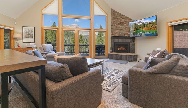 Forest View Lodge: Breathtaking Mountain Views