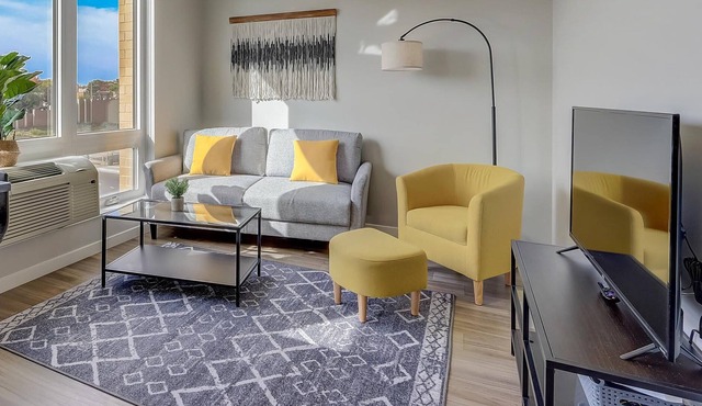 Frontdesk | Studio Apt near Hiawatha Golf Course