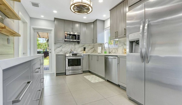 Ft. Lauderdale Getaway w/Hot Tub!