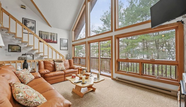 Gilbert Ski Chalet | 3 min to Catamount!