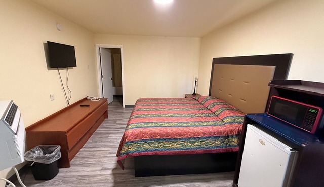 Golden Knight Motel