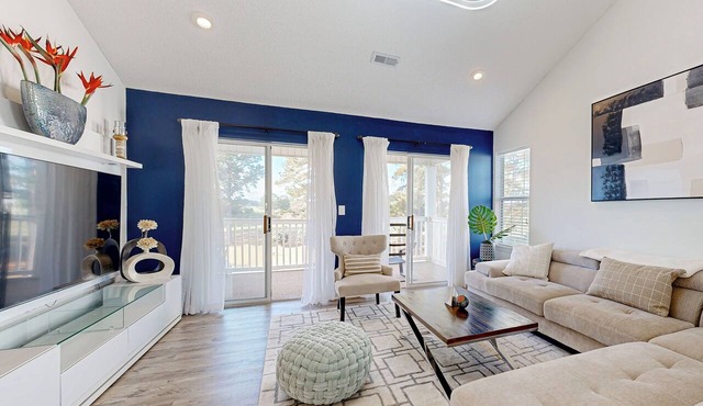Golf Course Views & Pool: Myrtle Beach Retreat