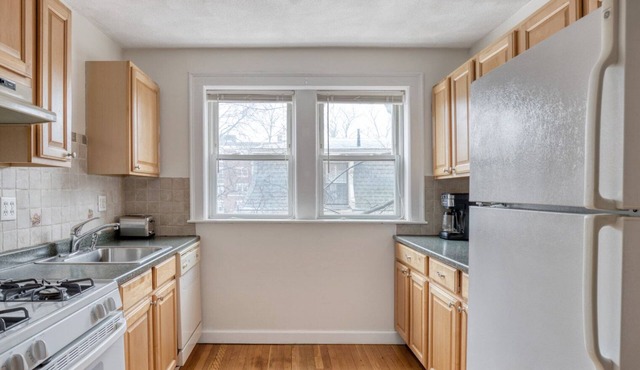 Gorgeous Davis Square Studio nr Davis Square T, by Blueground
