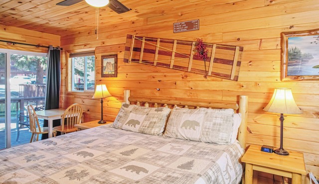 Gorgeous Riverfront Suite with Views R1