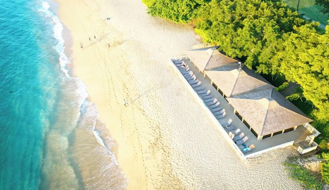 Great Value! Walk to Whaler's Village, beachfront cabana, pool, gym