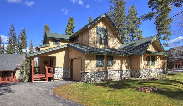 Highwood Hideaway: Townhome-Peak 8 Location-Close to Shuttle & Lifts-Hot Tub.