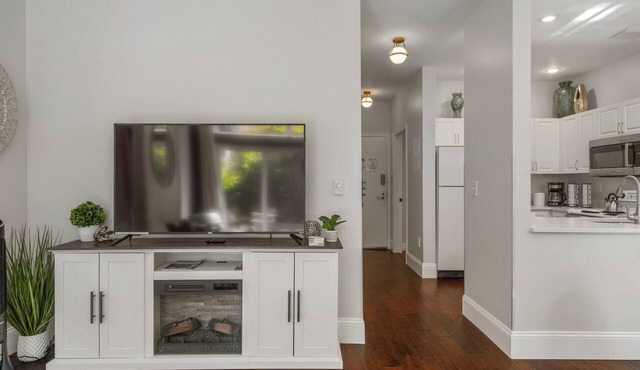 Immaculate Modern 2BR Condo with Pool & Parking!