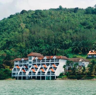 Jansom Beach Resort