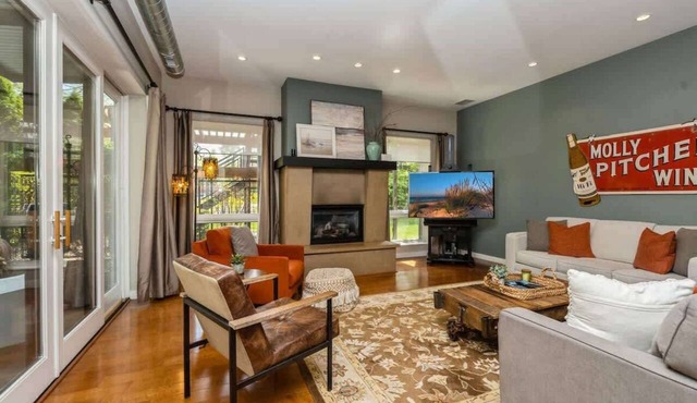 Juniper Presents: The Vineyard Loft - Cool Harbert Loft Near Beach with Fire Pit