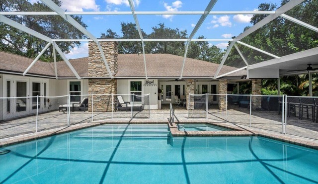 Jupiter Gem- Heated Pool and Outdoor Oasis w/Kitchen