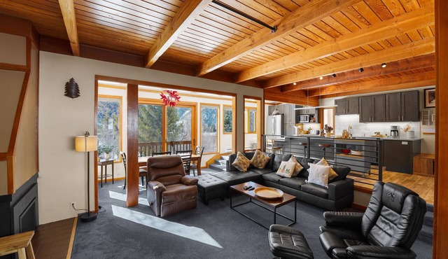 Keystone Townhome Close to Shuttle for Lifts & Short Walk to Lakeside Village