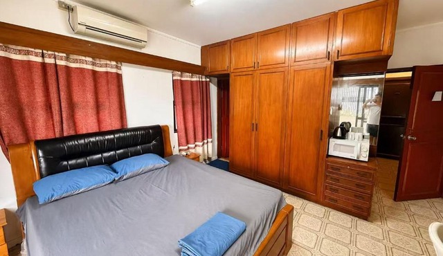 King Room with Private Bathroom and Free WiFI in SUVA CBD