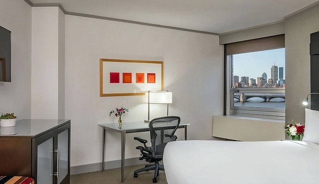 King Size & Balcony Unit | Near Harvard & MIT