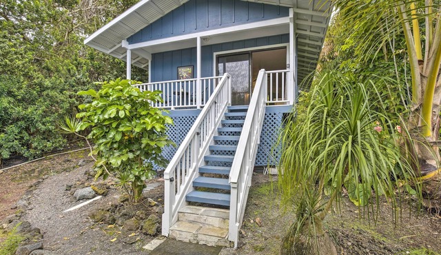 Kona Cottage w/Lanai & Ocean Views on Coffee Farm!