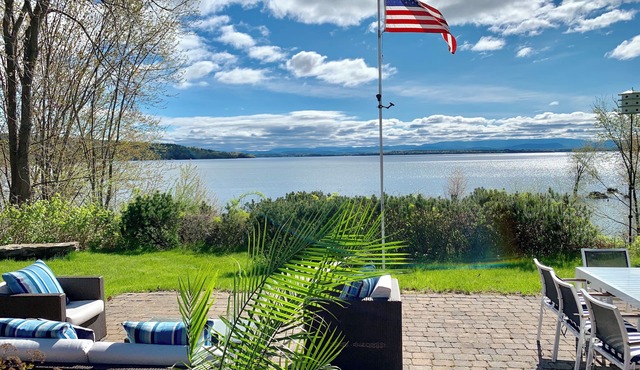 Lake Champlain - Historic Adirondack Lakefront - Sleeps 14