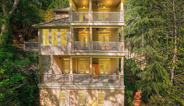 Lake Escape - 3,600 sq ft Waterfront Lake Lure, Behind Gate of Rumbling Bald