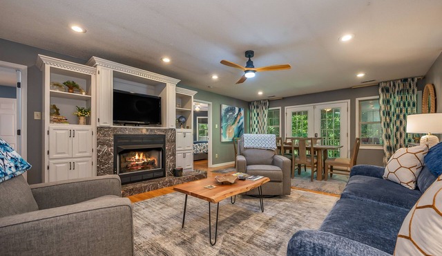 Lake Lure-Rumbling Bald-Large Family Friendly-No Steps 1st floor-Games/Playroom