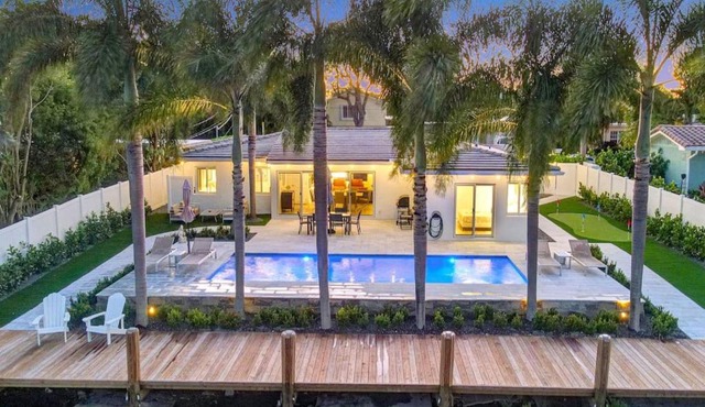 Lakefront Family Fun Home with Private Dock 3BR 2B
