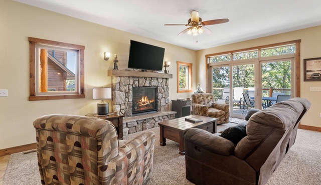 Lakefront Lodge - spacious-luxurious