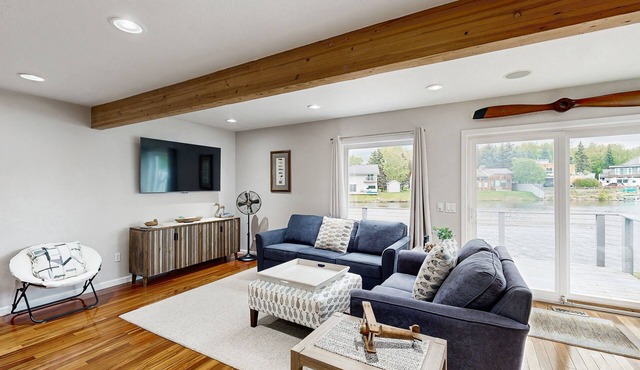 Lakefront Luxury on Campbell Lake – Spacious Anchorage Escape with Stunning View