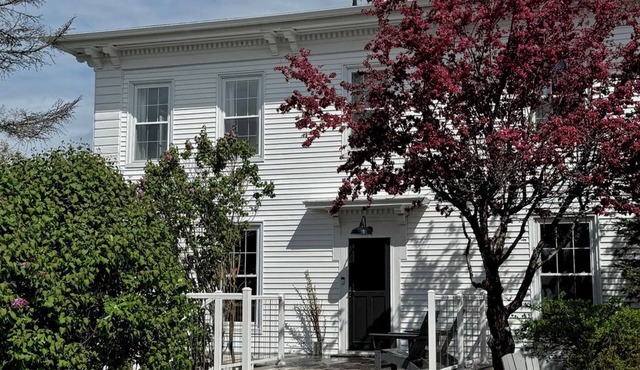 Lakeside Lodging, Elevated - Walk to Village shops