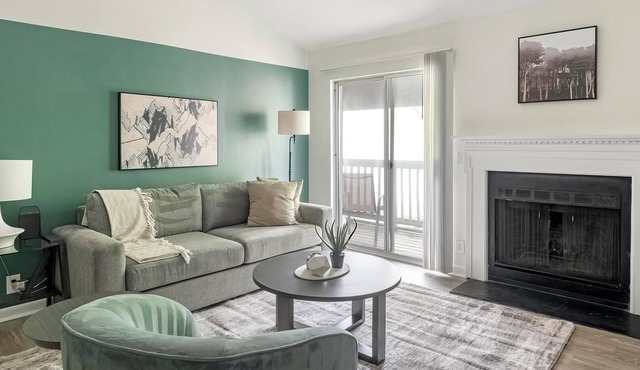 Landing | Beautiful 1BD, Pool, Gym