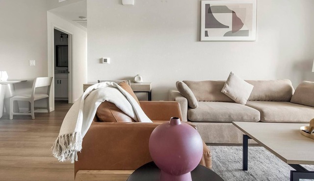 Landing | Stunning 2BD, Pool, Rooftop Lounge
