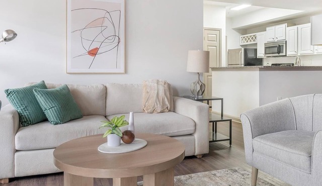 Landing | Modern 2BD, Gym, Pool